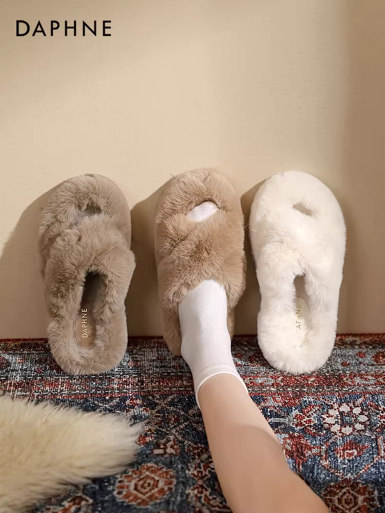 Giày dép lông Daphne dành cho nữ, thích hợp để mang ngoài trời, giày nữ thu đông 2025, dép bông đế dày ở nhà, giày lười ấm áp bằng lông nhung.