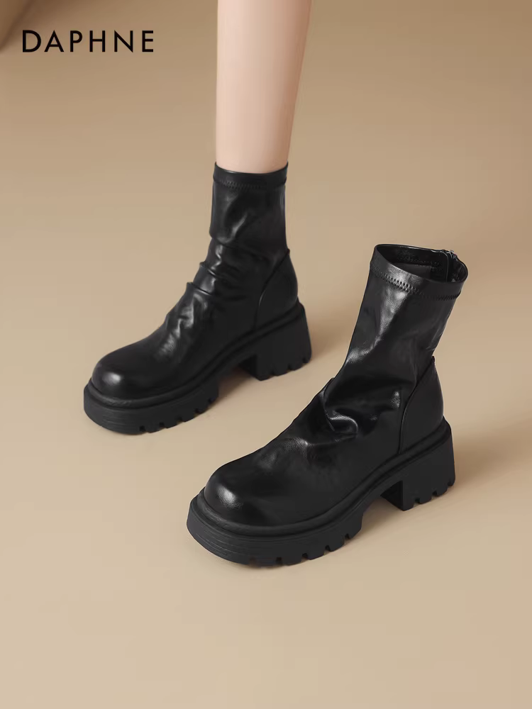 Giày bốt đế dày Daphne dành cho nữ 2025 bốt mỏng mới bốt cao gót mùa đông lót lông cừu giày da tăng chiều cao giày bốt Martin