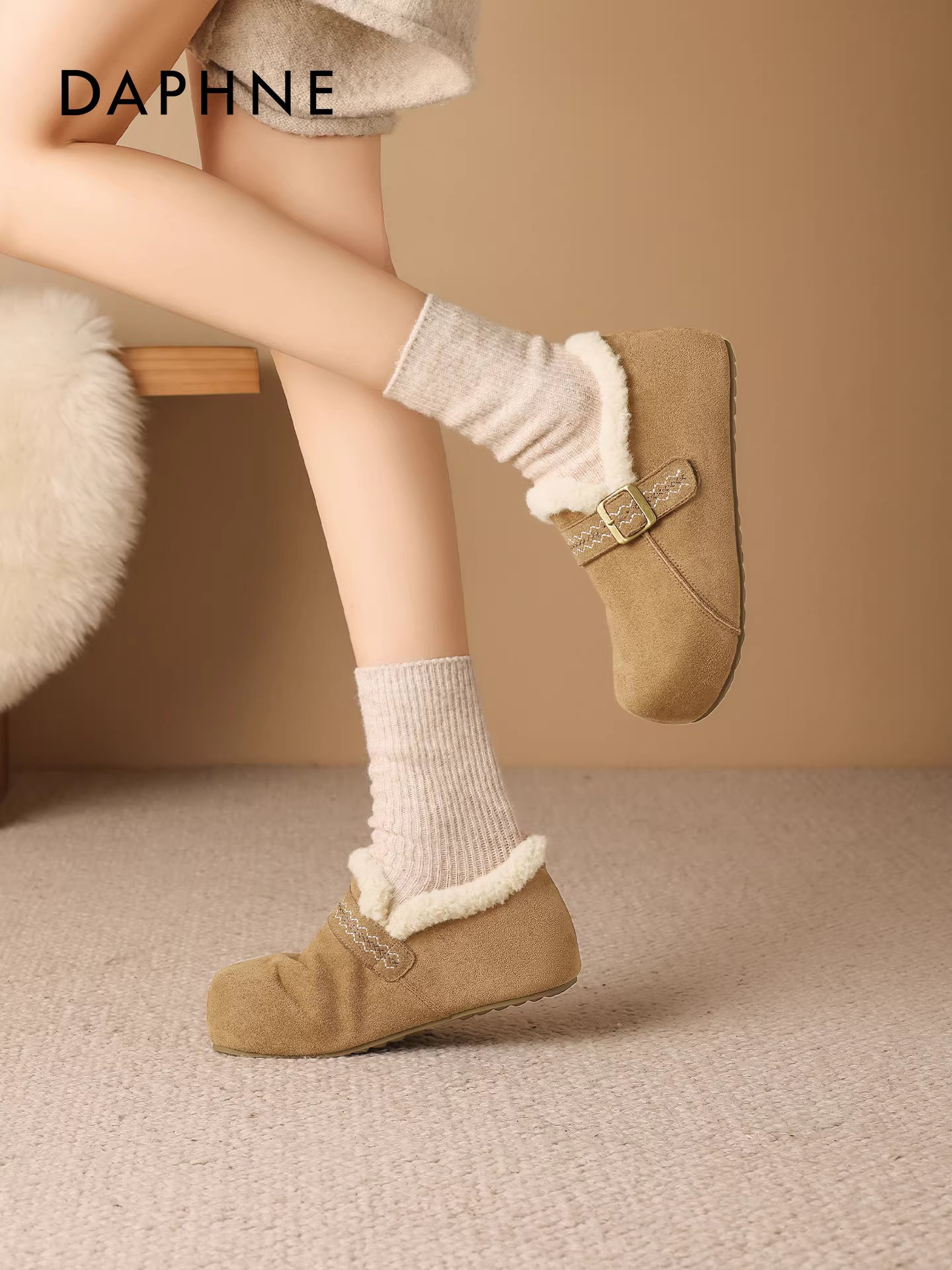 Giày Birkenstock lót lông cừu Daphne dành cho nữ 2025, giày mùa đông mới chống trơn trượt, đế dày tăng chiều cao và giày bông ấm áp.