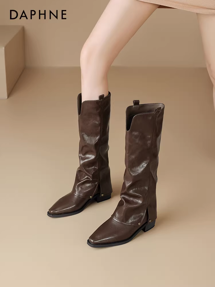 Giày bốt nữ dài Daphne màu nâu, giày bốt nữ mùa đông mới 2025, mũi nhọn, cao gót, kiểu dáng đi cưỡi ngựa, kiểu dáng lười.