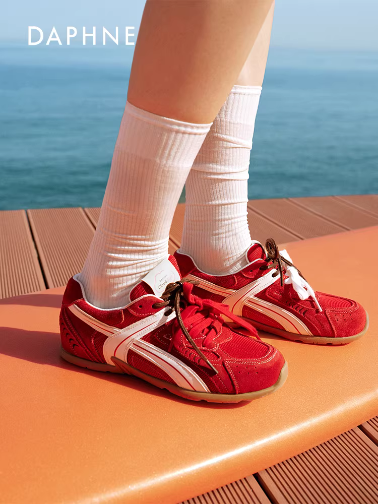 Giày thể thao lưới mềm kiểu Daphne của Song Qian dành cho nữ, mẫu mới thu đông 2025, màu đỏ, giày thể thao nữ, giày thường ngày