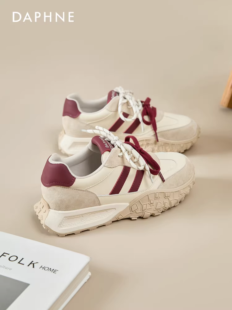 Giày thể thao nữ Daphne màu đỏ, giày thể thao đế dày mùa thu 2025 mới, giày tăng chiều cao, giày bố mùa xuân thu.