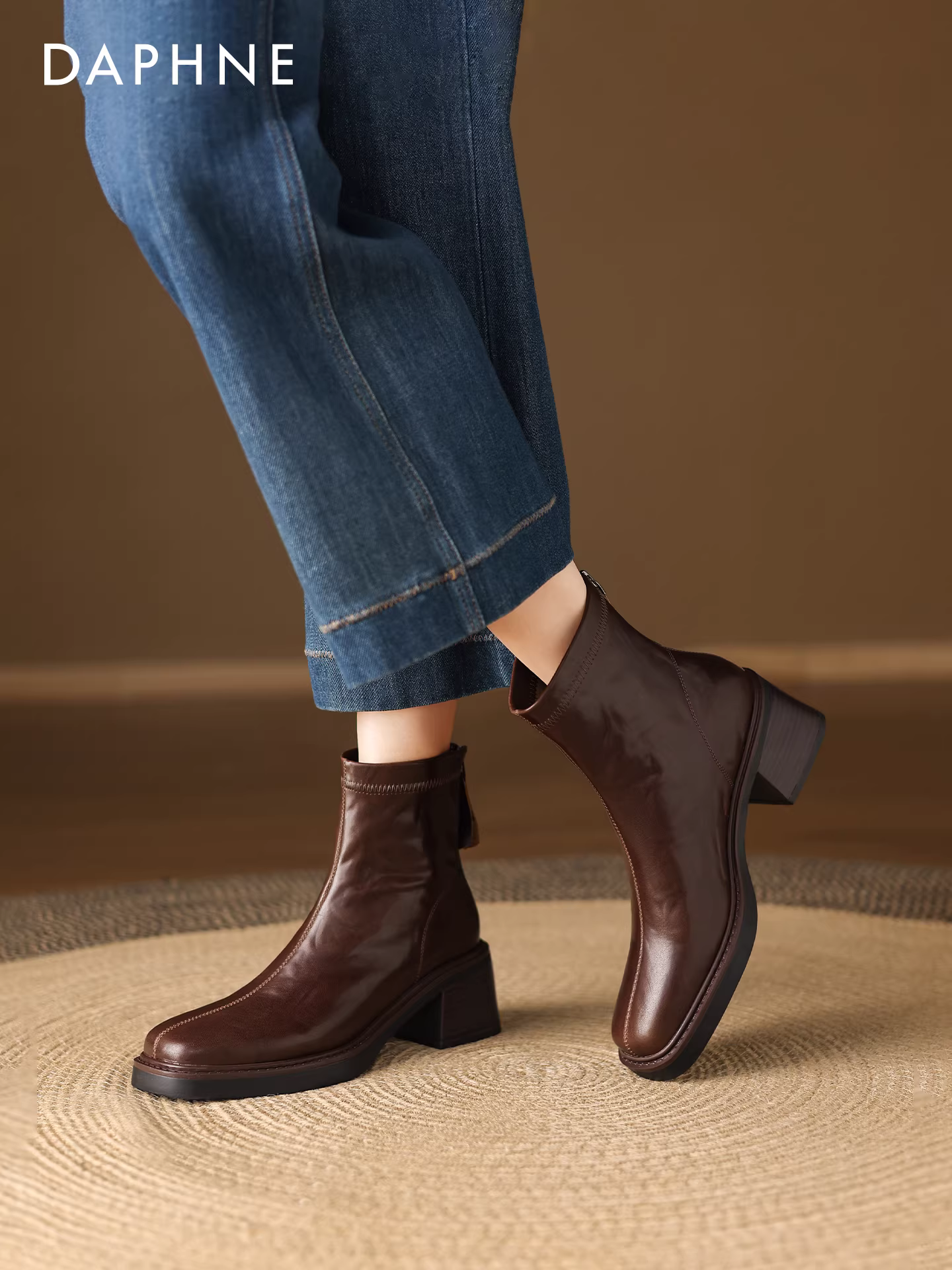 Giày bốt Daphne Brown Martin nữ 2025 mới mùa thu đông Giày da cao gót Chelsea Giày bốt ngắn Giày bốt gót nhọn Giày bốt mỏng