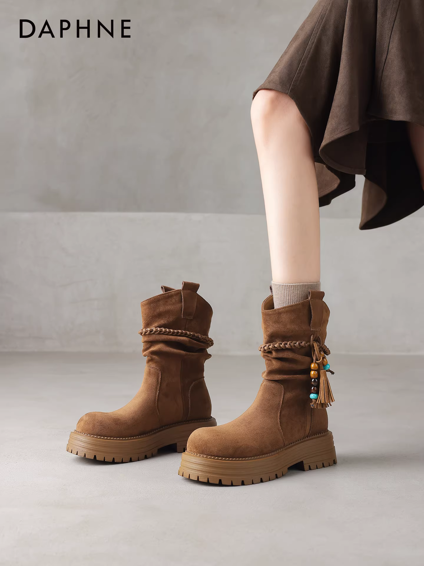 Giày bốt ngắn màu nâu Daphne dành cho nữ, mẫu mới thu đông 2025, kiểu tua rua, đế dày, phong cách cao bồi, kiểu Martin.