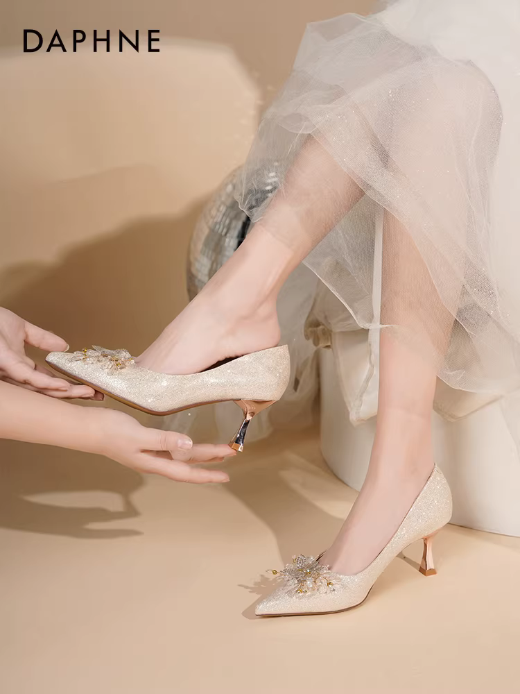 Giày cao gót mũi nhọn Daphne dành cho nữ, kiểu mới mùa thu 2025, giày nữ kiểu Pháp, giày cao gót đơn, giày cưới, giày cưới Xiuhe