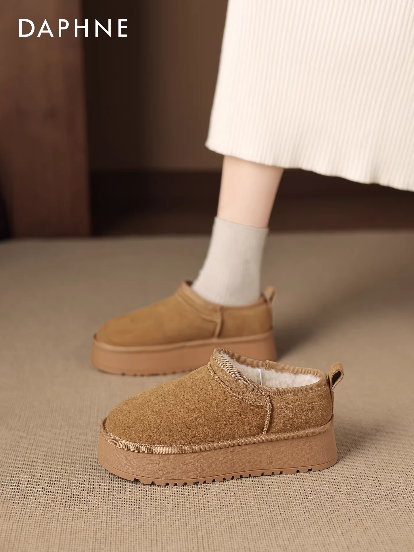 Giày bốt đi tuyết đế dày lót lông cừu Daphne dành cho nữ 2025 giày mùa đông mới da và lông thú tích hợp giày cotton tăng chiều cao bốt ngắn