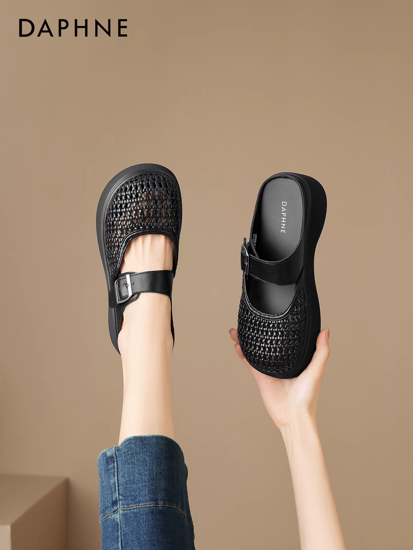 Giày nửa dép khoét lỗ Daphne dành cho nữ, giày lưới mùa hè, giày mules, dép xỏ ngón đế dày dệt.