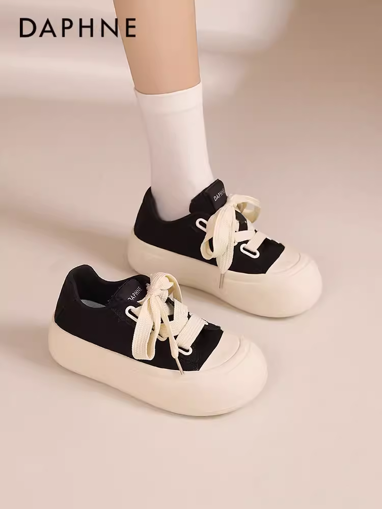 Giày vải đế dày Daphne dành cho nữ 2025 kiểu mới giày mũi rộng tăng chiều cao thoáng khí đa năng màu trắng dành cho nữ mùa thu