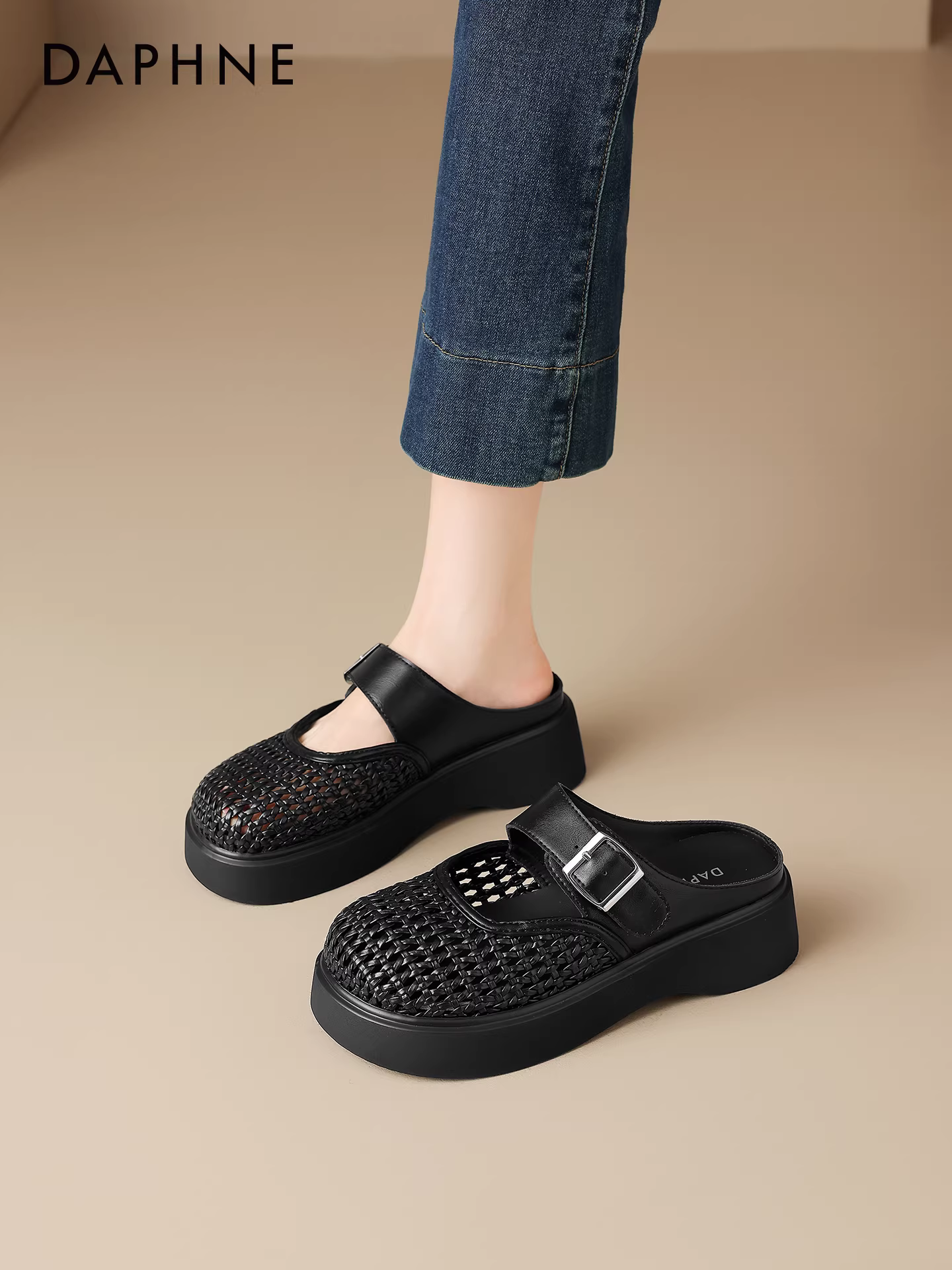 Giày nửa dép khoét lỗ Daphne dành cho nữ, giày lưới mùa hè, giày mules, dép xỏ ngón đế dày dệt.