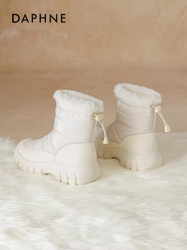 Giày bốt tuyết chống trơn Daphne màu đen dành cho nữ, kiểu mới thu đông 2025, lót lông cừu, dày dặn, giữ ấm, giày cotton, bốt ngắn chống thấm nước.