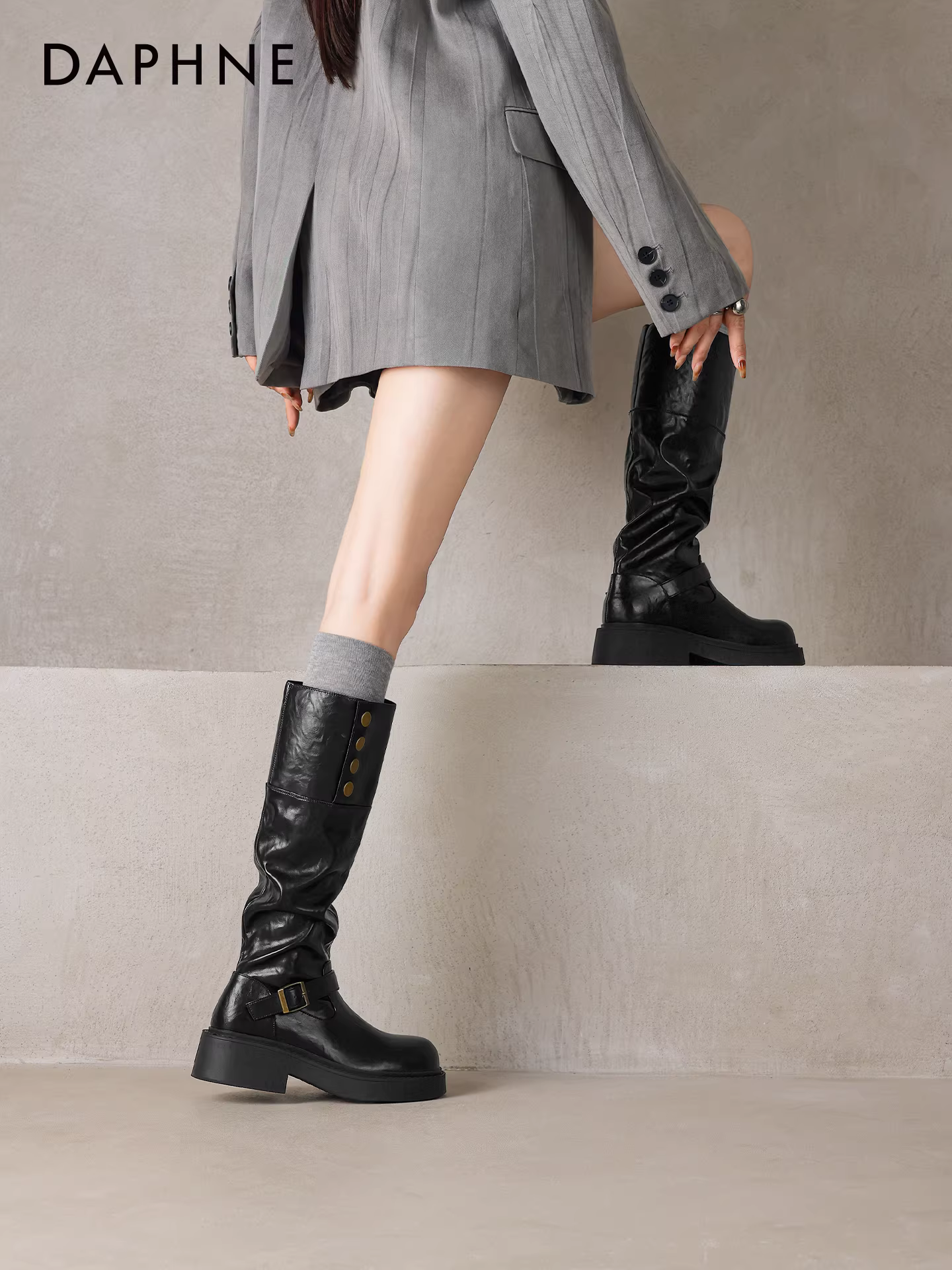 Giày cao cổ Daphne 2025 kiểu mới màu đen da bò nữ gót dày mùa thu đông