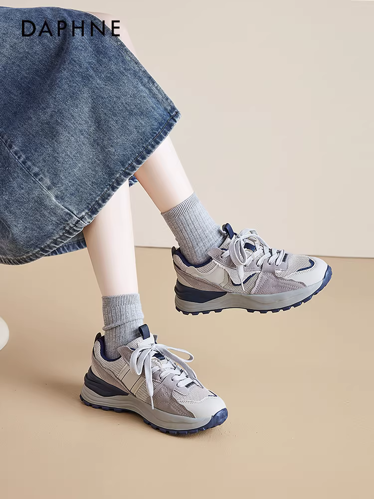 Giày thể thao Daphne retro dành cho nữ, giày tập nhẹ đế dày có lớp lót lông cừu, giày thể thao chạy bộ mùa thu 2025.
