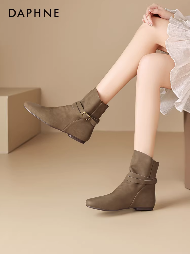 Giày bốt ngắn Daphne dành cho nữ, giày bốt Birkenstock, giày bốt đế bằng mỏng kiểu mới phổ biến năm 2025, giày bốt nữ cổ điển xếp tầng mùa thu đông.