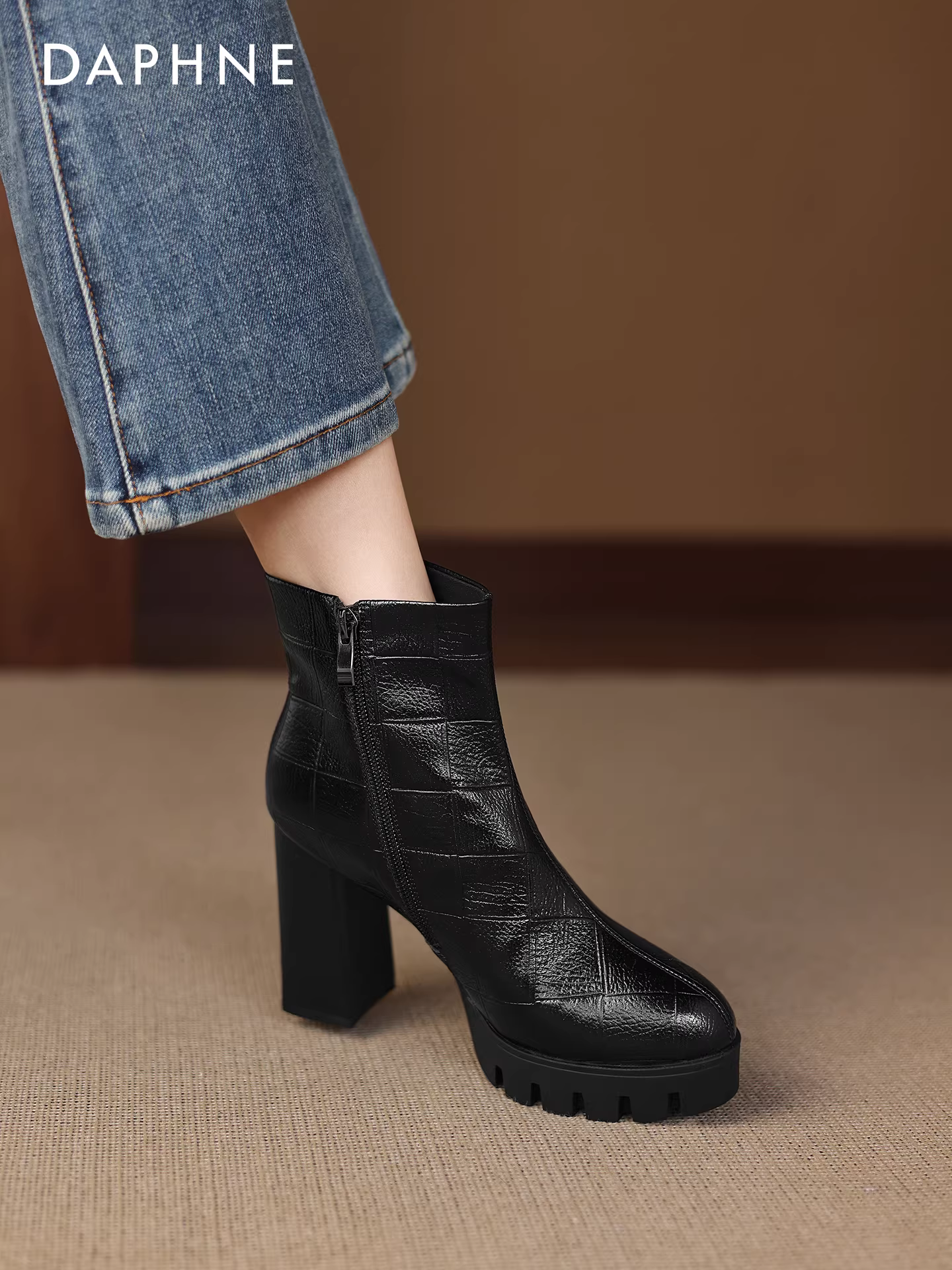Giày bốt cổ ngắn gót thô Daphne dành cho nữ, mẫu mới mùa đông 2025, giày cao gót đen kiểu Martin, giày mẹ, bốt cổ ngắn, bốt ôm sát chân