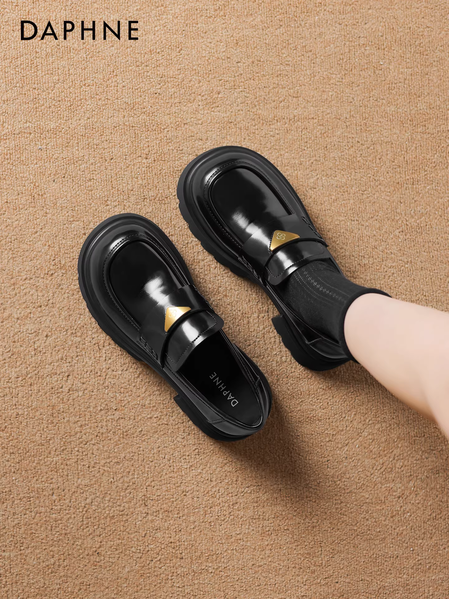 Giày Loafer Daphne nữ 2025 kiểu Anh mới màu đen chất liệu da JK đế dày tăng chiều cao