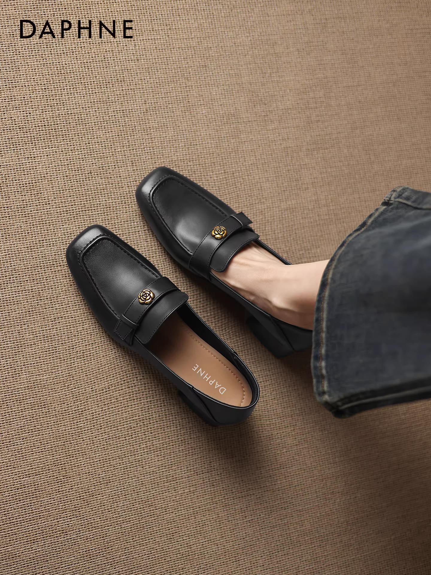 Giày Loafer Daphne Camellia 2025 Mẫu Mới Màu Đen Da Bò Gót Chunky Dễ Mang Đế Mềm Phong Cách Anh Quốc