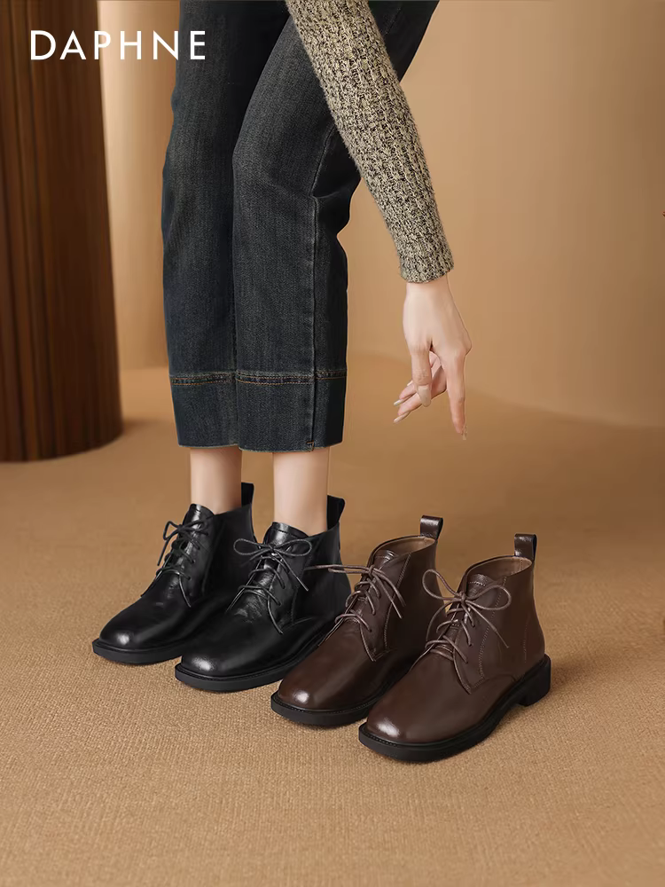 Giày bốt đen Daphne nữ 2025 kiểu Anh mới, giày bốt Martin đa năng, gót dày, bốt ngắn thời trang, giày bốt thon gọn