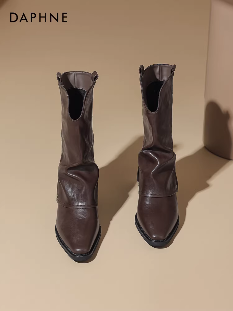 Giày bốt ngắn mũi nhọn màu nâu Daphne dành cho nữ, bốt Martin ống cao mùa đông, bốt kiểu Anh mới mùa thu năm 2025, chiều dài đến giữa bắp chân.