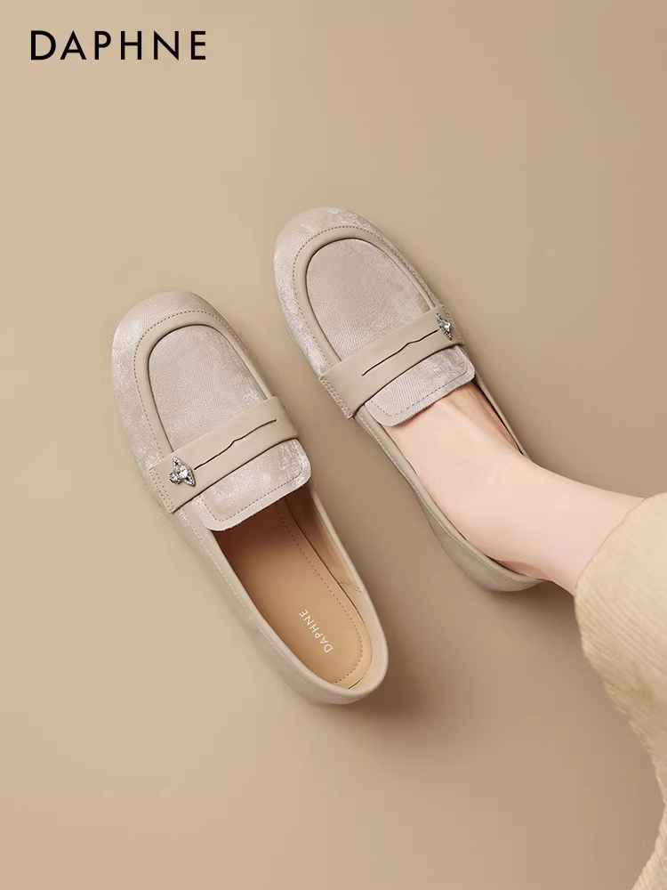 Giày Loafer Daphne nữ 2025 kiểu mới thu đông, phong cách Trung Hoa hiện đại, chất liệu da Pháp, giày bệt đi làm, giày đơn.