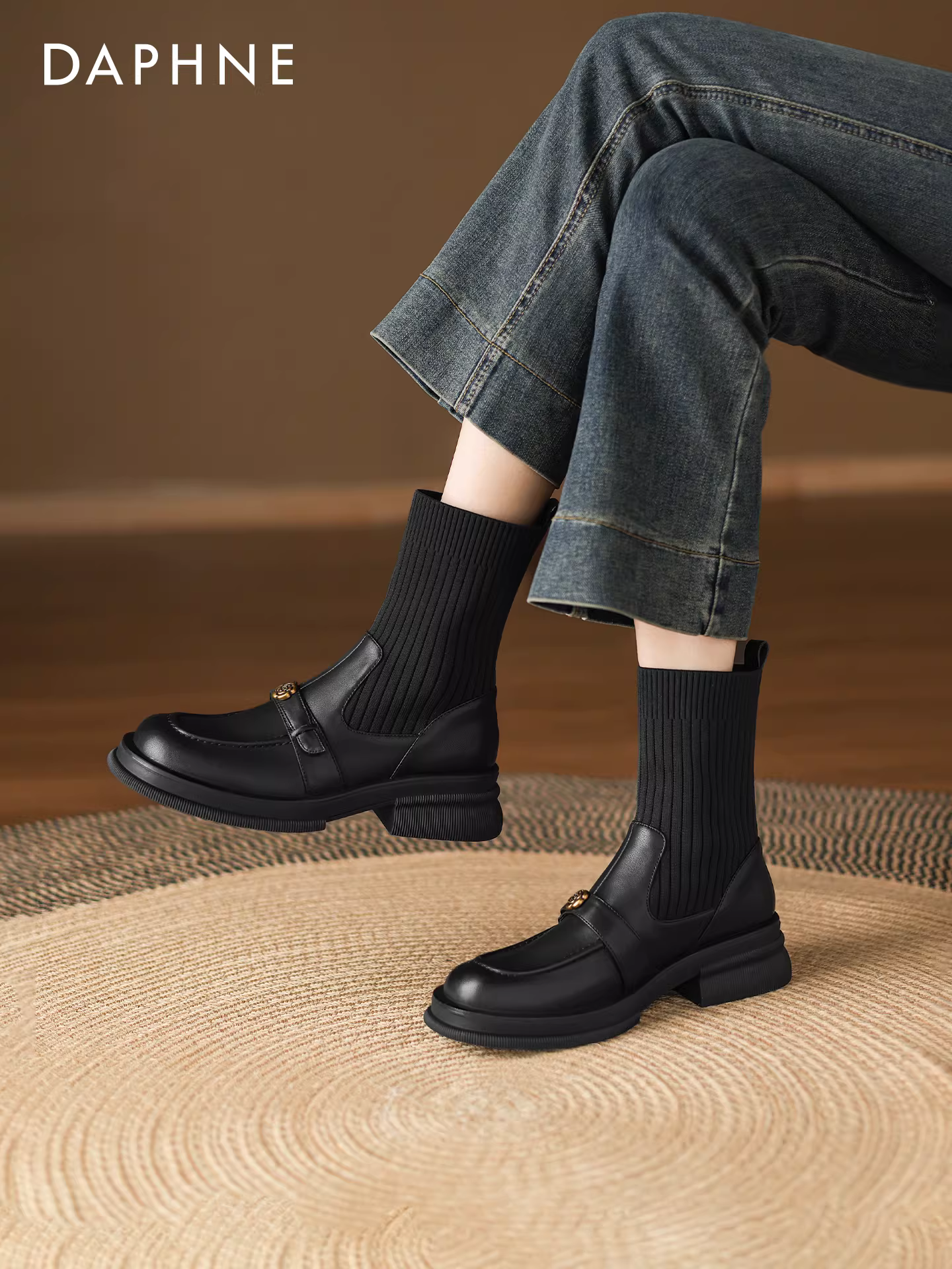 Giày bốt cao cổ Daphne chất liệu thun 2025 kiểu mới dành cho nữ, kiểu Martin ngắn, màu nâu, chất liệu da mỏng, mùa thu đông, có lớp lót lông cừu