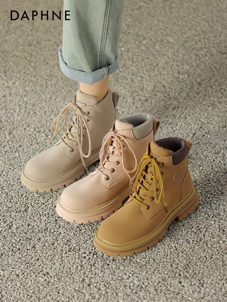 Giày bốt Martin màu hồng Daphne dành cho nữ, phong cách Anh, mẫu mới xuân thu 2025, bốt màu vàng lớn, bốt ngắn bền chắc dành cho nữ.