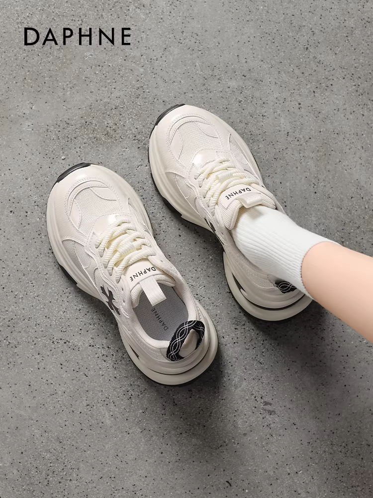 Giày thể thao đế dày Daphne dành cho nữ mùa xuân 2026 mới, đế mềm, tăng chiều cao, họa tiết chéo, kiểu dáng thường ngày