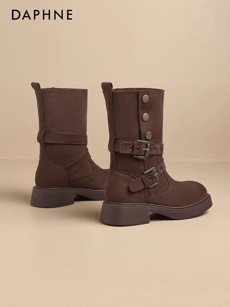 Giày cao bồi nữ Daphne Brown mùa Thu/Đông 2025 kiểu mới, chất liệu Melard, cổ ngắn, dáng lười, kiểu cưỡi ngựa