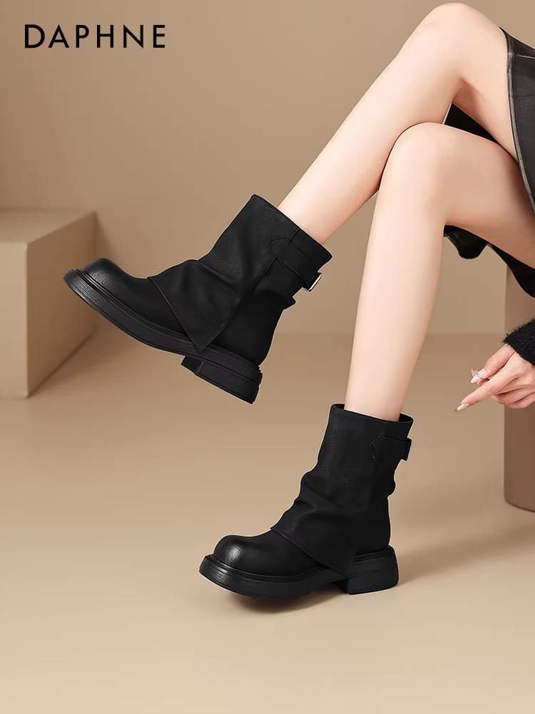 Giày bốt ngắn màu đen Daphne dành cho nữ, giày bốt đế dày lót lông cừu mùa đông, kiểu dáng mới 2025, kiểu dáng ống quần xếp tầng, kiểu Anh, kiểu Martin.