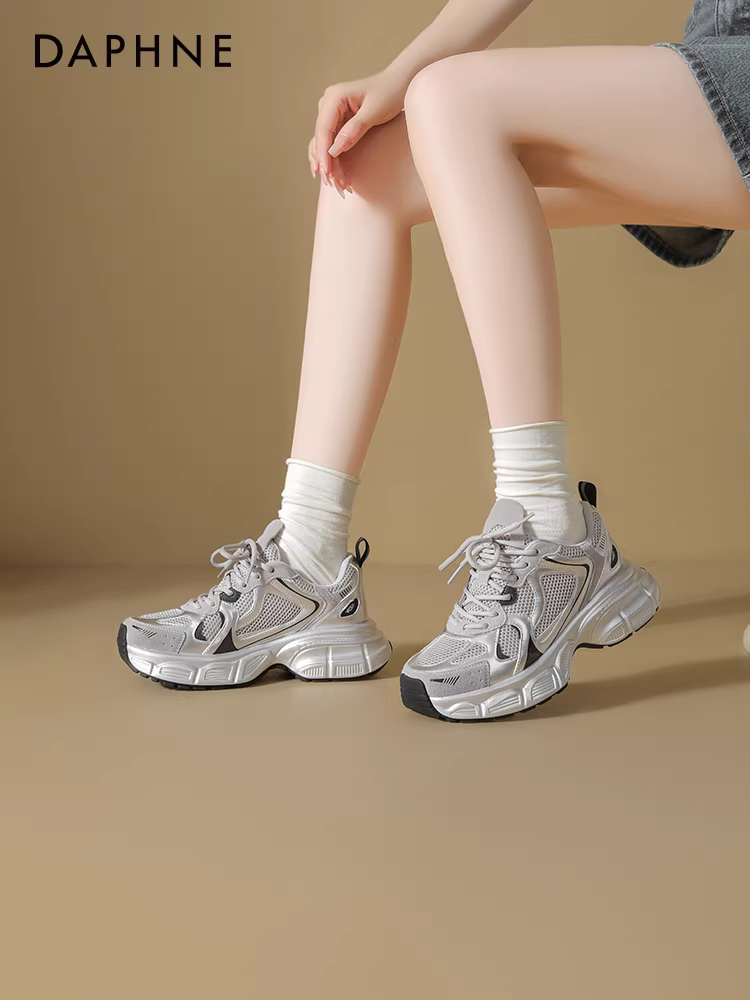 Giày thể thao nữ Daphne Silver Dad 2025 mới mùa thu đông, giày thể thao đế dày tăng chiều cao, lót lông mềm mại, đa năng.
