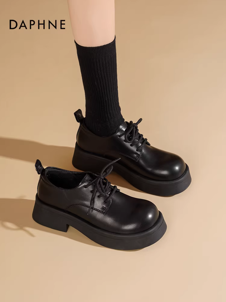 Giày bốt đế dày Daphne dành cho nữ mùa đông 2025, kiểu bốt cao cổ mới, bốt Melard, có thể tháo rời, kiểu dáng hai chiều, kiểu bốt ống quần.