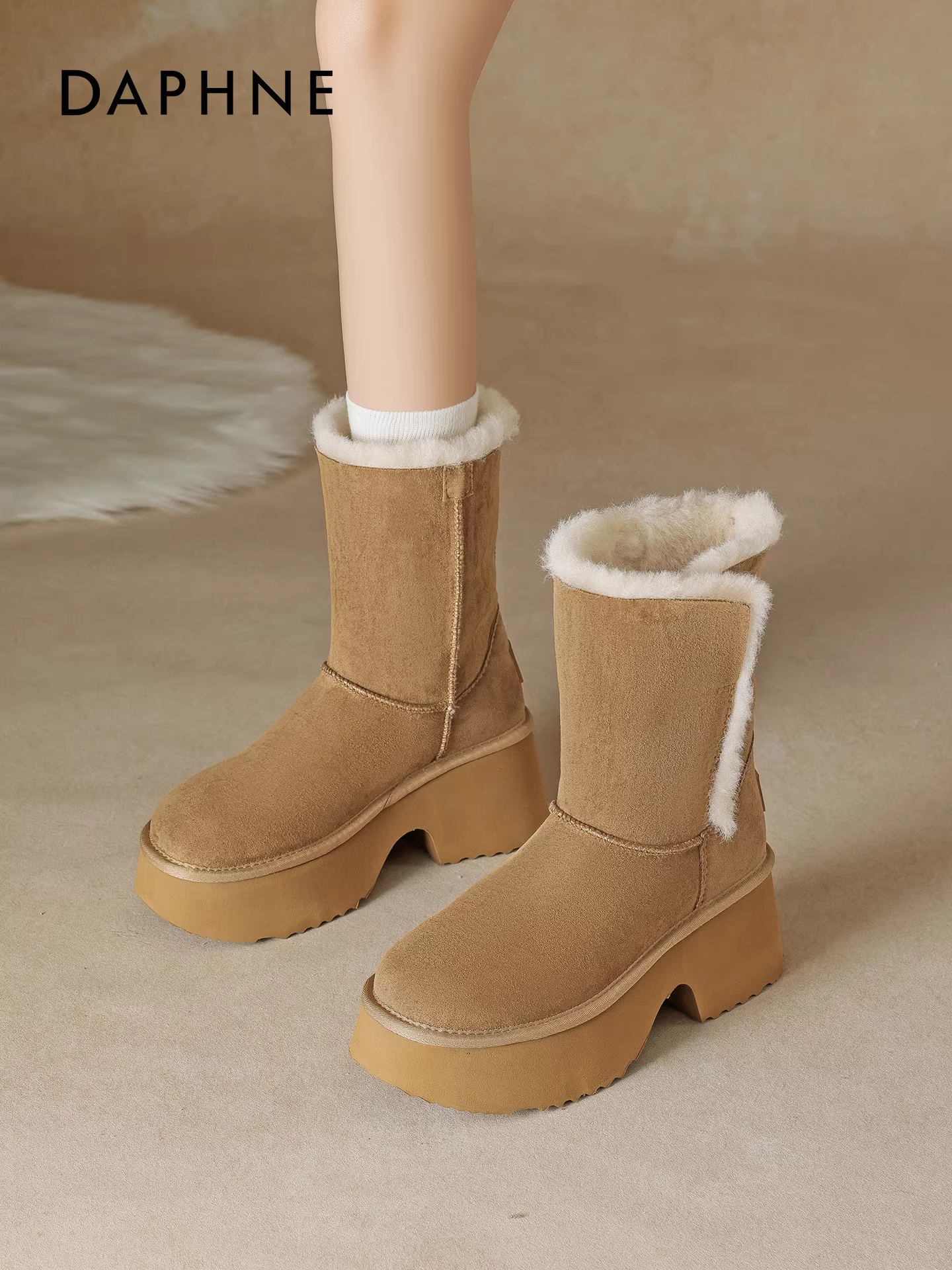 Giày bốt tuyết Daphne dành cho nữ 2025, mẫu mới mùa đông, lót lông cừu giữ ấm, giày cotton đế dày, tăng chiều cao, lông xù, kiểu bốt đến giữa bắp chân