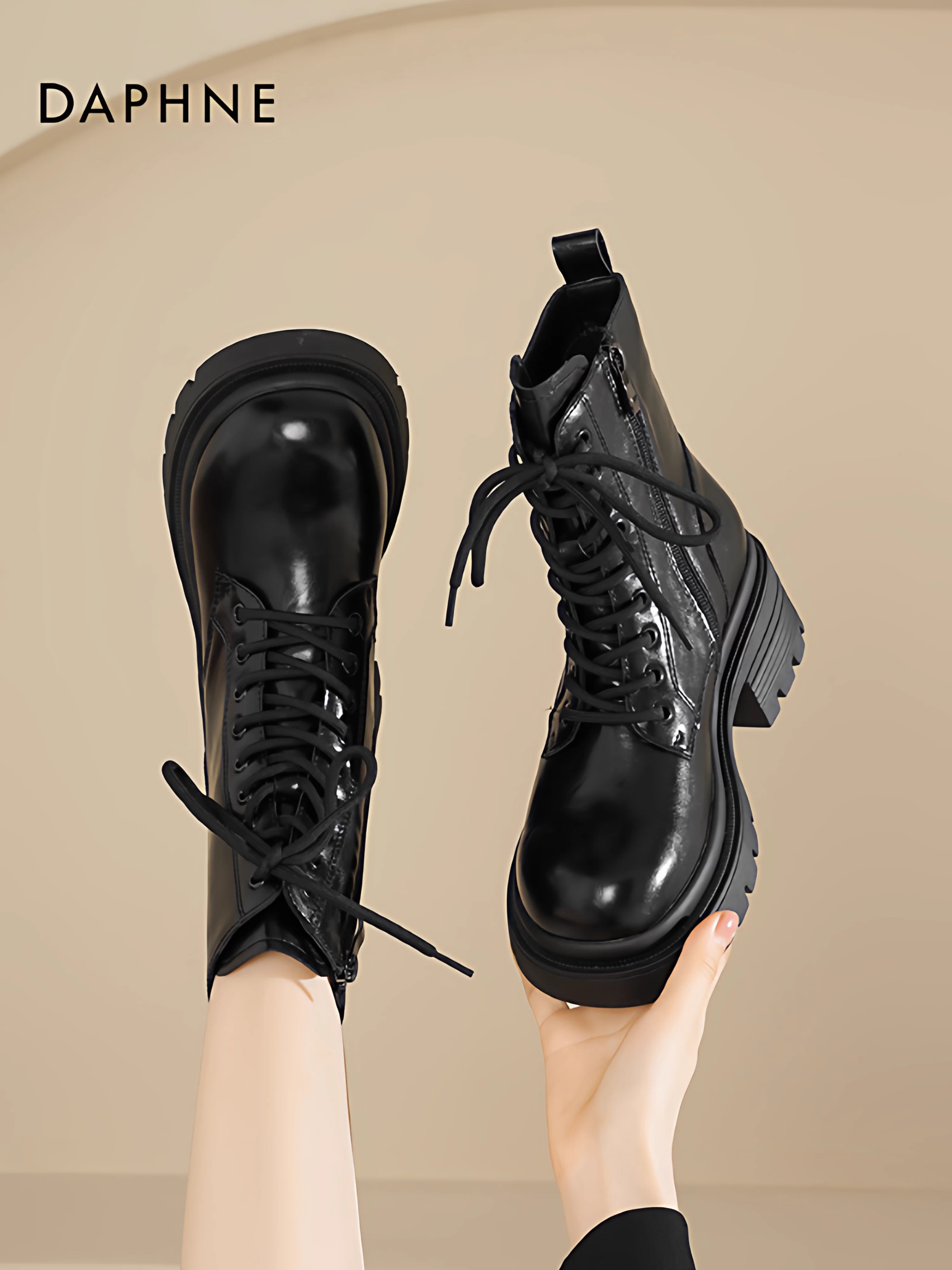 Giày bốt Martin đế dày Daphne dành cho nữ 2025 kiểu Anh mới mùa đông, bốt ngắn tăng chiều cao, kiểu dáng thon gọn, màu đen.