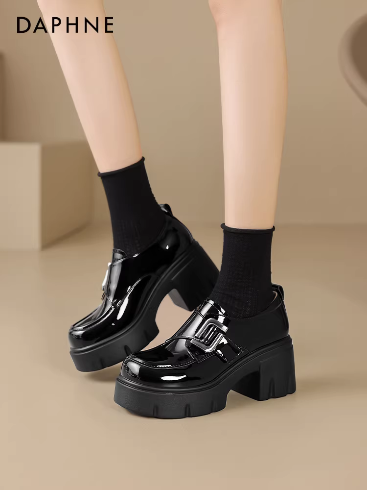 Giày lười đế dày kiểu Anh Daphne dành cho nữ, mẫu mới thu đông 2025, tăng chiều cao, gót dày, đa năng, chất liệu da đen
