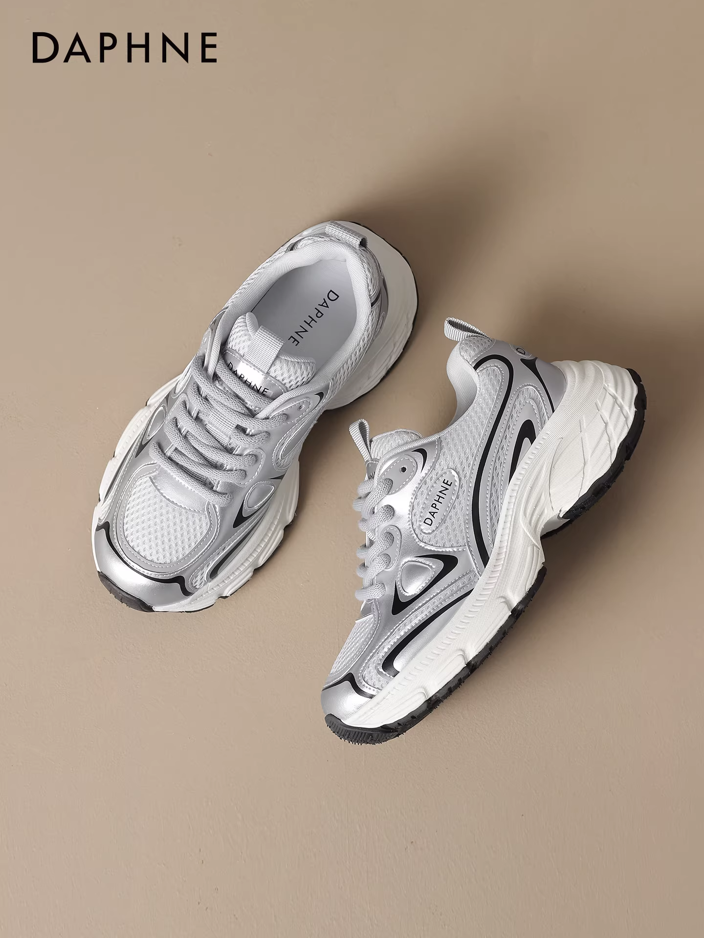 Giày thể thao nữ Daphne bạc thời trang phong cách casual mùa thu mới 2025 đế dày tăng chiều cao