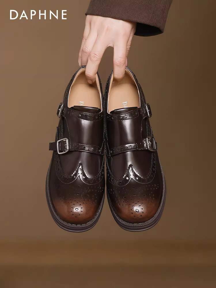 Giày Loafer nữ Daphne kiểu Anh cổ điển, mẫu mới Thu Đông 2025, kiểu Brogue, có khóa cài, gót dày, kiểu Oxford, giày da nhỏ.