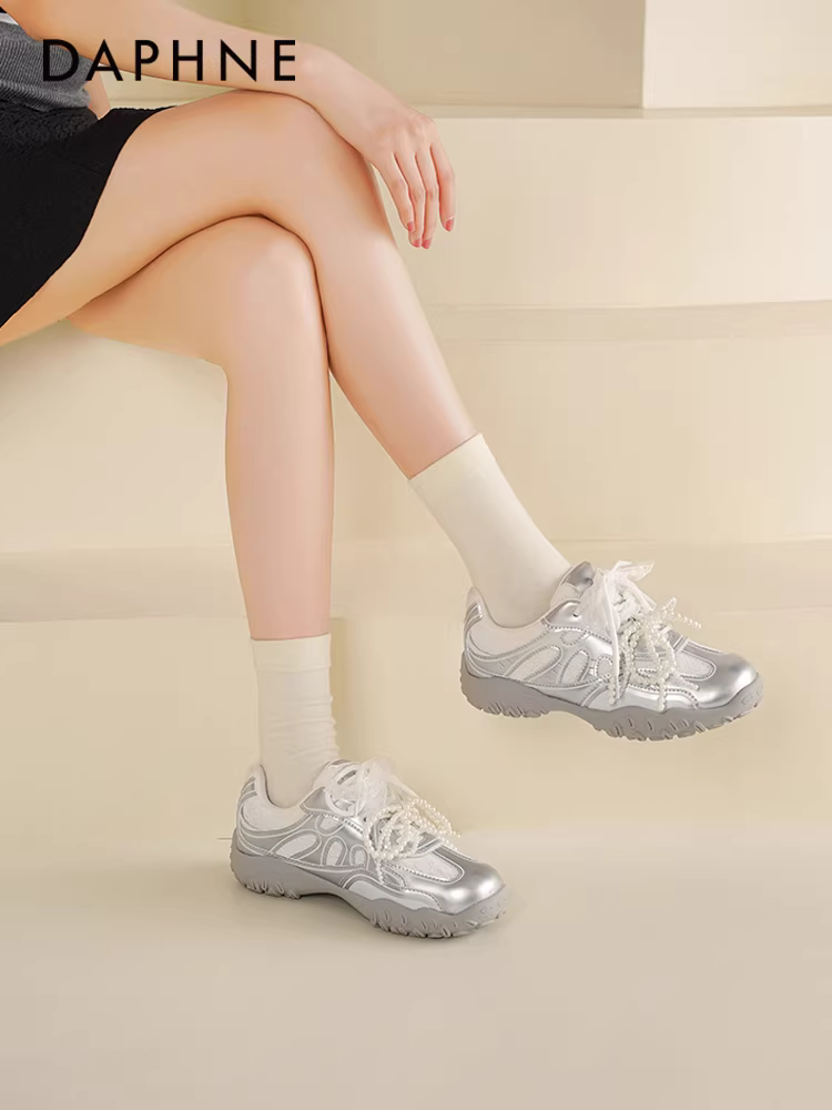 Giày tập múa ba lê Daphne dành cho nữ 2025, giày nữ mùa thu mới, giày đế dày thoáng khí, trang trí ruy băng ngọc trai, kiểu dáng thường ngày