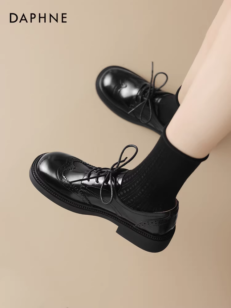 Giày Loafer nữ Daphne kiểu Anh, mẫu mới Thu 2025, giày Brogue mùa thu, giày cao gót đế thô, giày da nữ nhỏ gọn