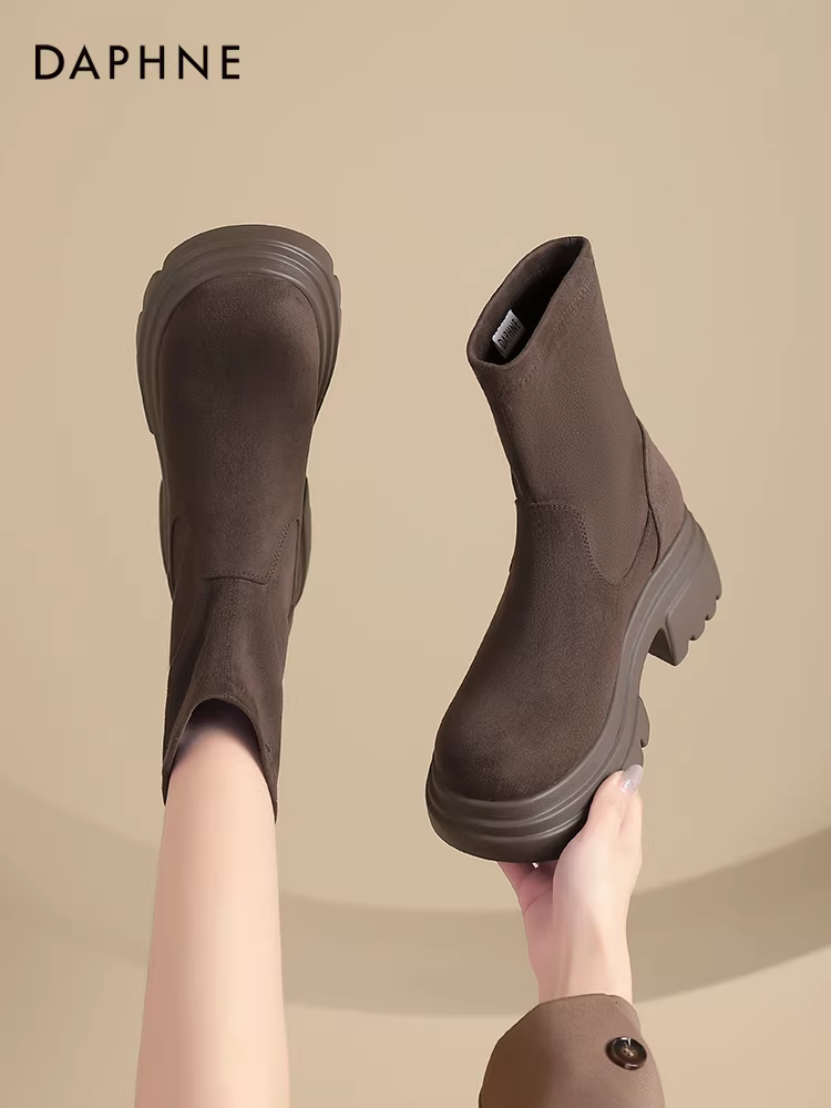 Giày bốt Martin đế dày Daphne dành cho nữ, mẫu mới thu đông 2024, kiểu dáng ôm sát, chất liệu thun co giãn, giày bốt cổ ngắn lót lông phong cách retro dành cho nữ