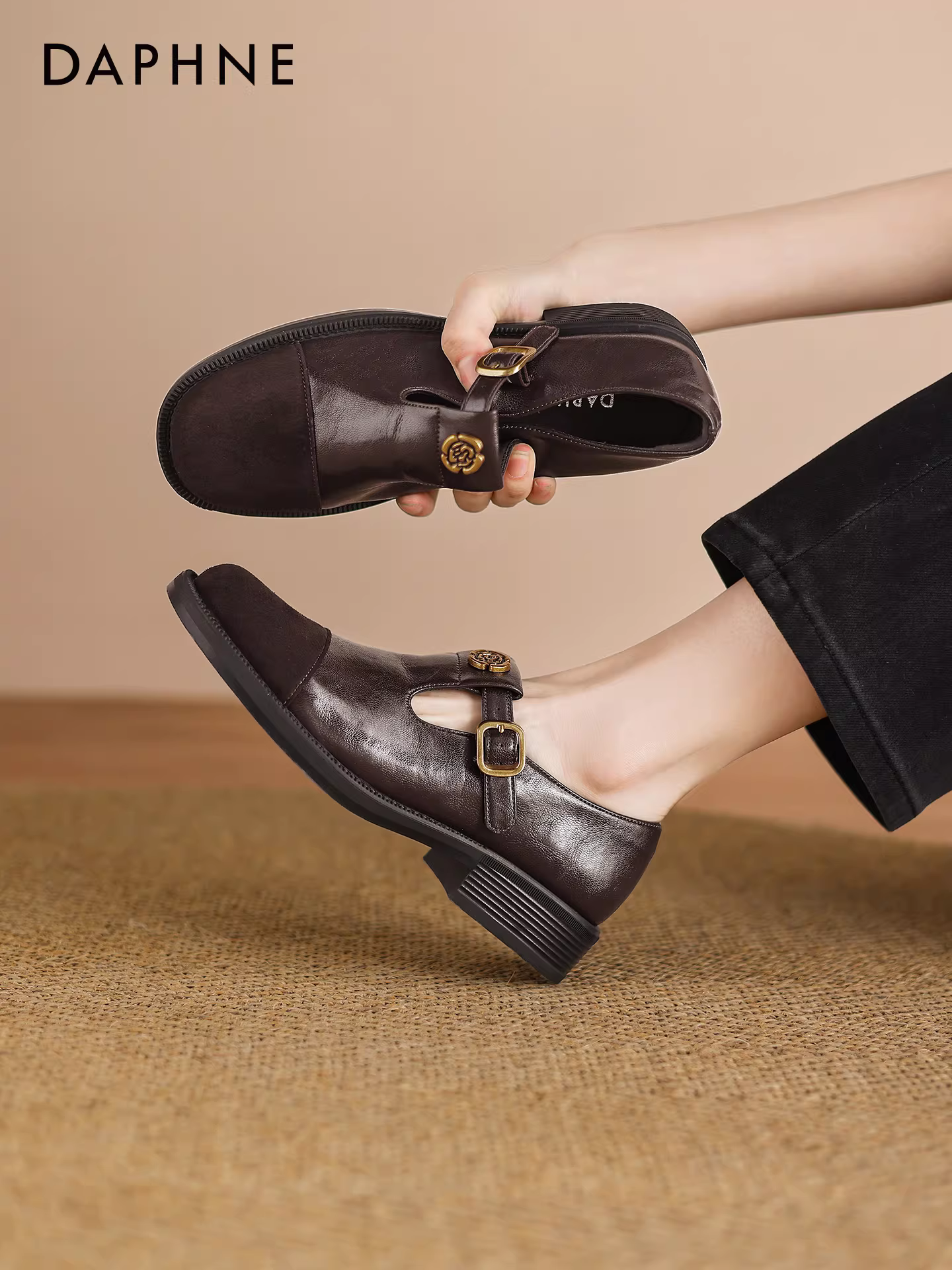 Giày Loafer nữ Daphne màu nâu, kiểu Anh, đế dày, mùa thu mới 2025, giày da nhỏ, kiểu Mary Jane.