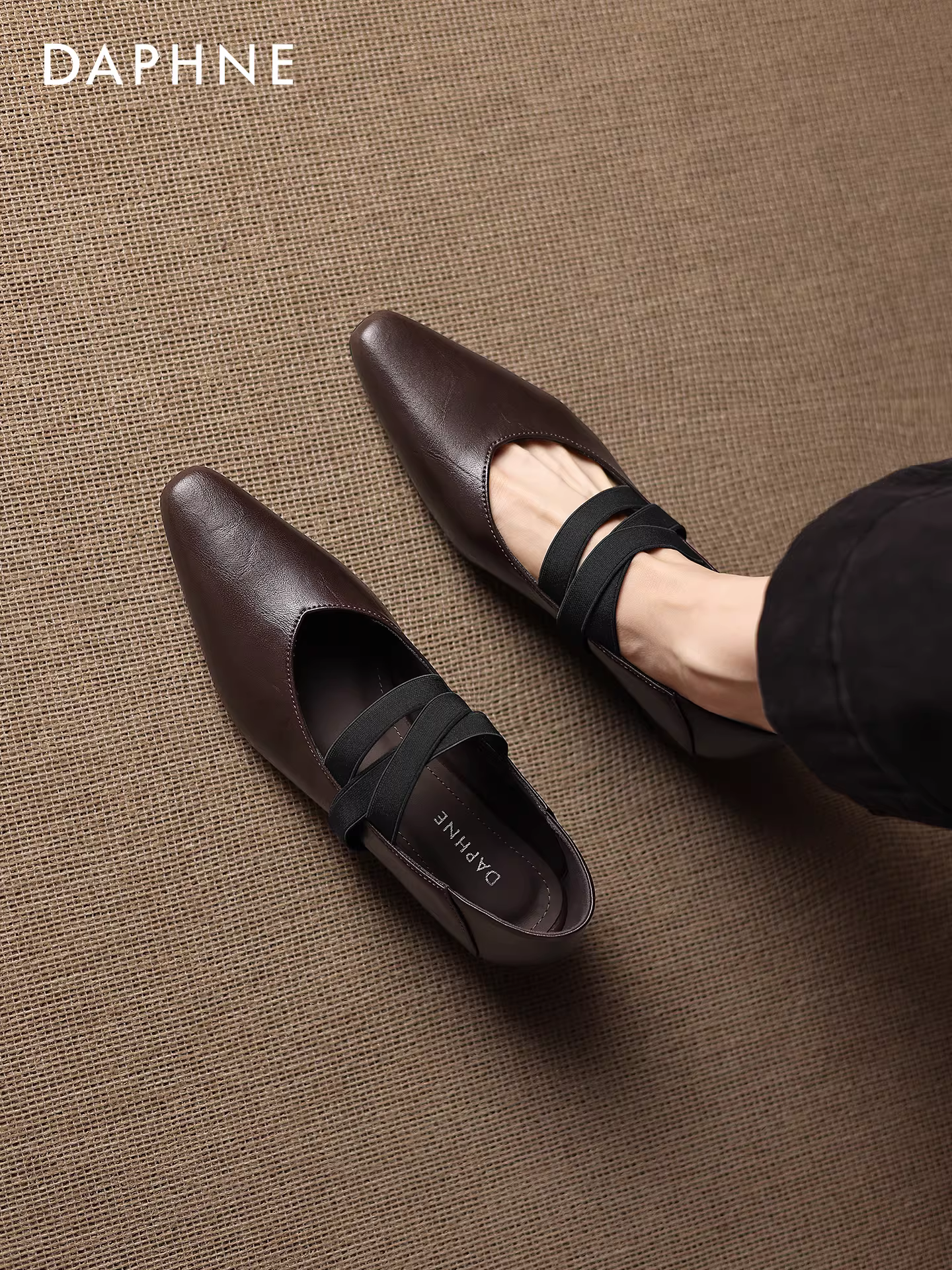 Giày Mary Jane mũi nhọn đế bằng Daphne 2025 kiểu ballet nữ tính thanh lịch phong cách Pháp mùa thu