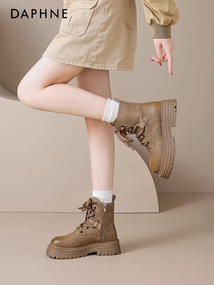 Giày bốt Martin đế dày Daphne dành cho nữ 2025, mẫu mới thu đông, lót lông cừu, kiểu Tân Cương, cổ ngắn, màu nâu Melard, phong cách retro