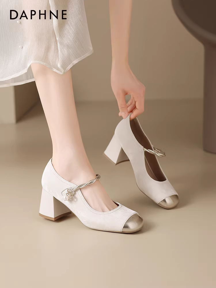 Giày nữ kiểu Trung Quốc mới của Daphne năm 2025, giày cao gót mùa thu mới với gót dày, phối hợp với chân váy, giày nữ kiểu Mary Jane Pháp.