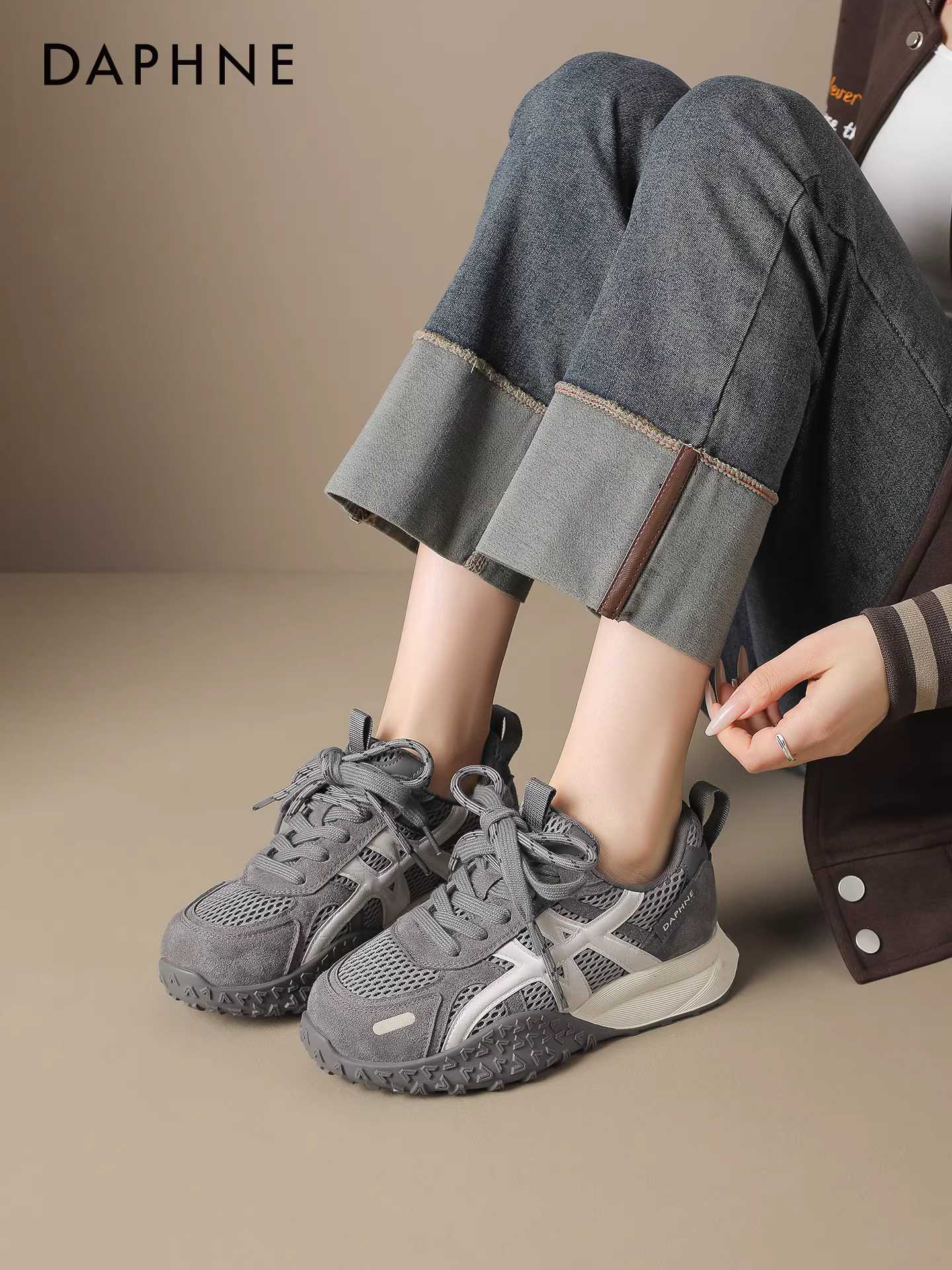 Giày tập Daphne nữ 2025 mới mùa đông đế dày tăng chiều cao giày thể thao nữ giày thể thao thường ngày giày sneaker bố