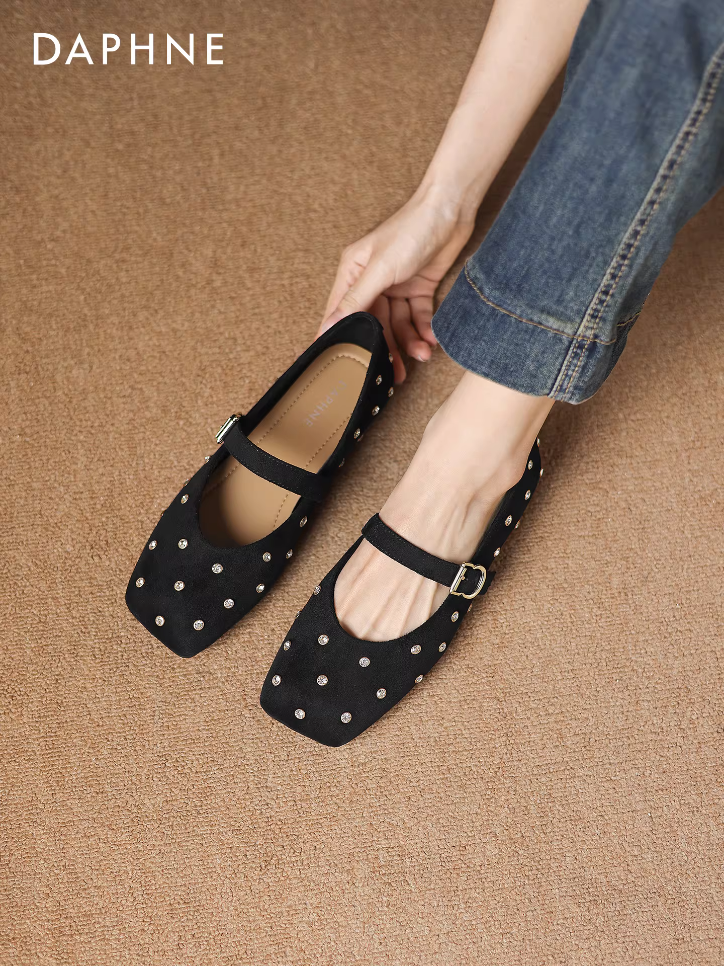 Giày bệt nữ Daphne đính đá, mẫu mới thu đông 2025, kiểu Mary Jane nông, cổ điển, thanh lịch, mũi vuông.