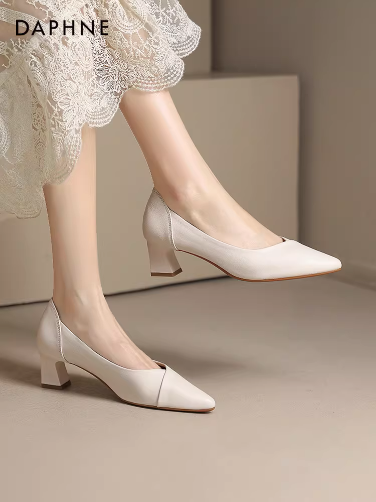 Giày cao gót Daphne dành cho nữ 2025, kiểu mới mùa hè, mũi nhọn, gót thô, miệng giày nông, giày đơn, chất liệu da mềm, thoải mái, thanh lịch.