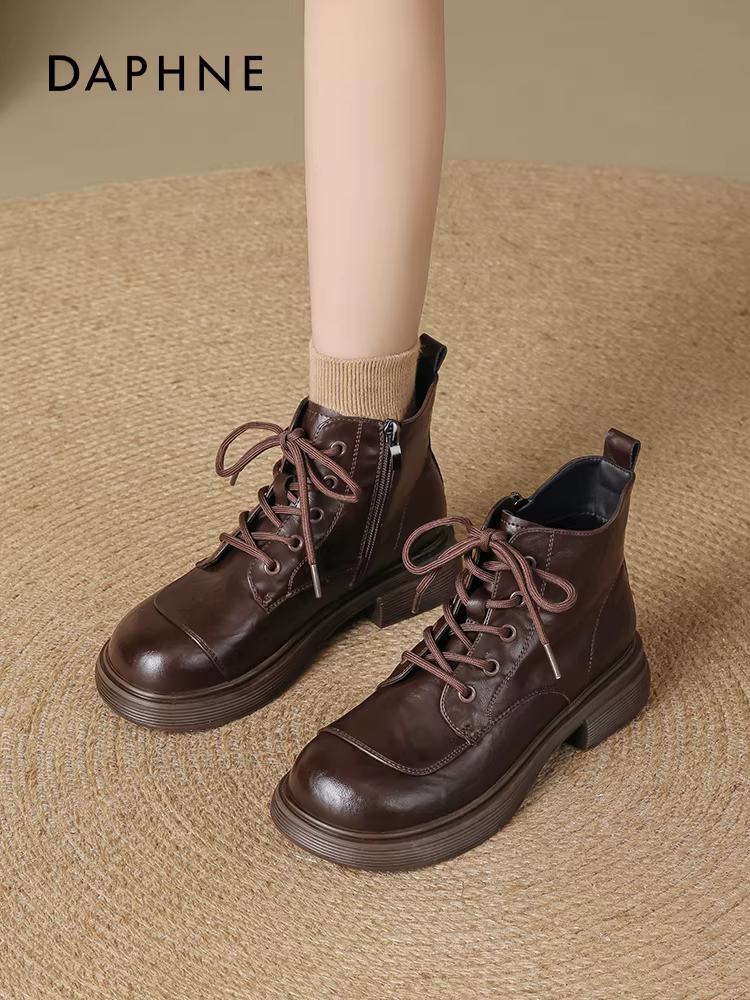 Giày bốt Daphne Brown Martin nữ 2025 mới thu đông đế dày cổ thấp lót lông cừu giày da Melard