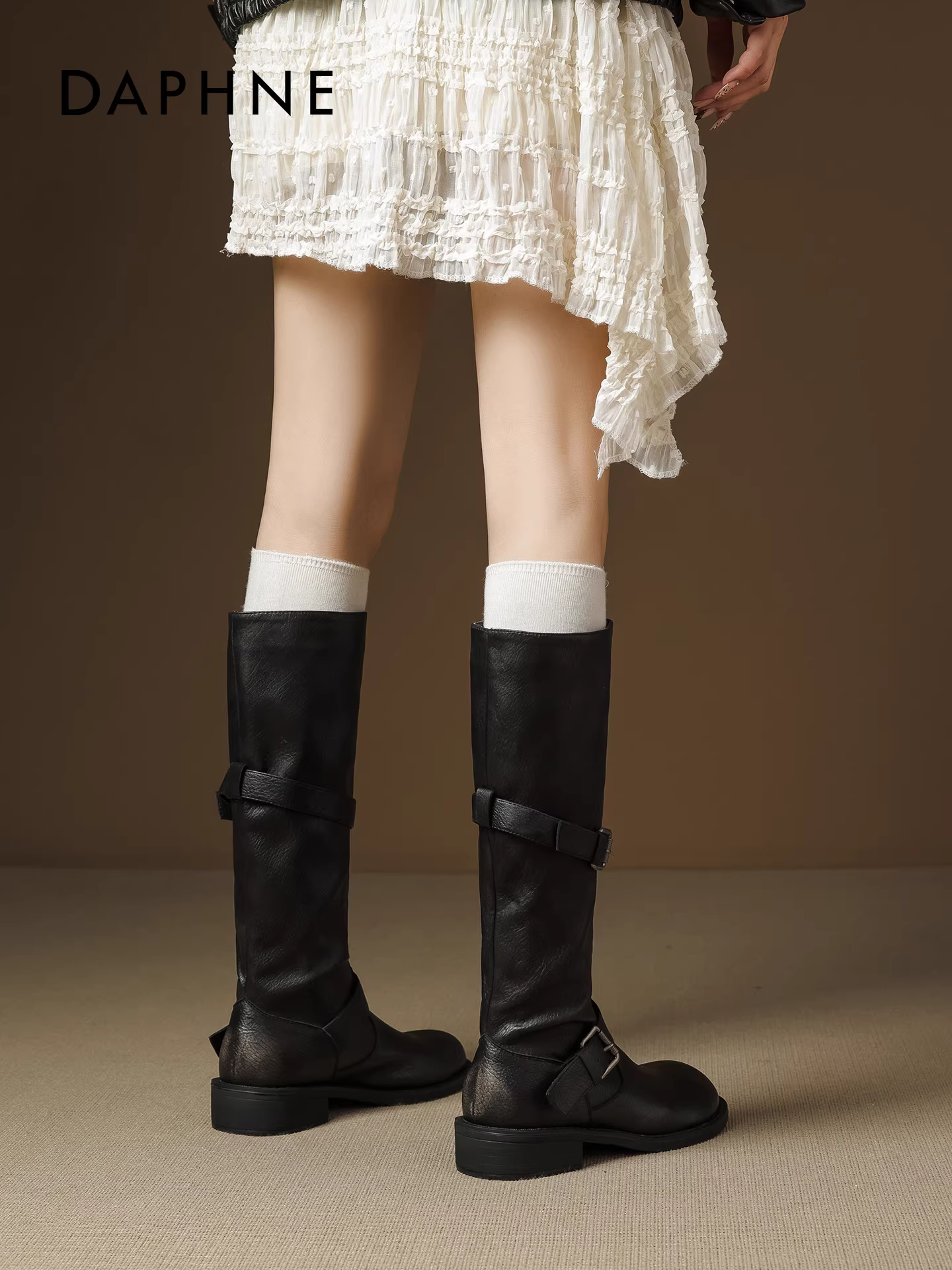 Giày bốt cao đến đầu gối màu đen Daphne dành cho nữ, kiểu dáng mùa đông mới 2025, rất thời trang, đế dày, cao cấp, xếp ly, kiểu dáng bốt cưỡi ngựa.