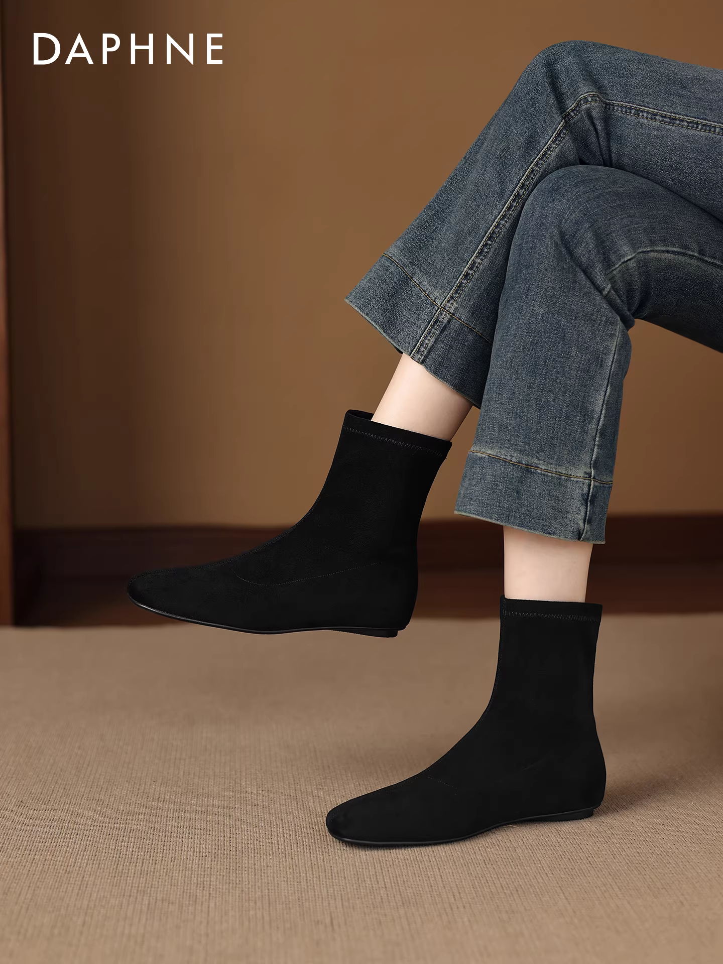 Giày bốt ngắn da lộn Daphne Brown Slim 2025 Giày bốt nữ mùa thu đông mới co giãn Giày bốt nữ Plus nhung tất