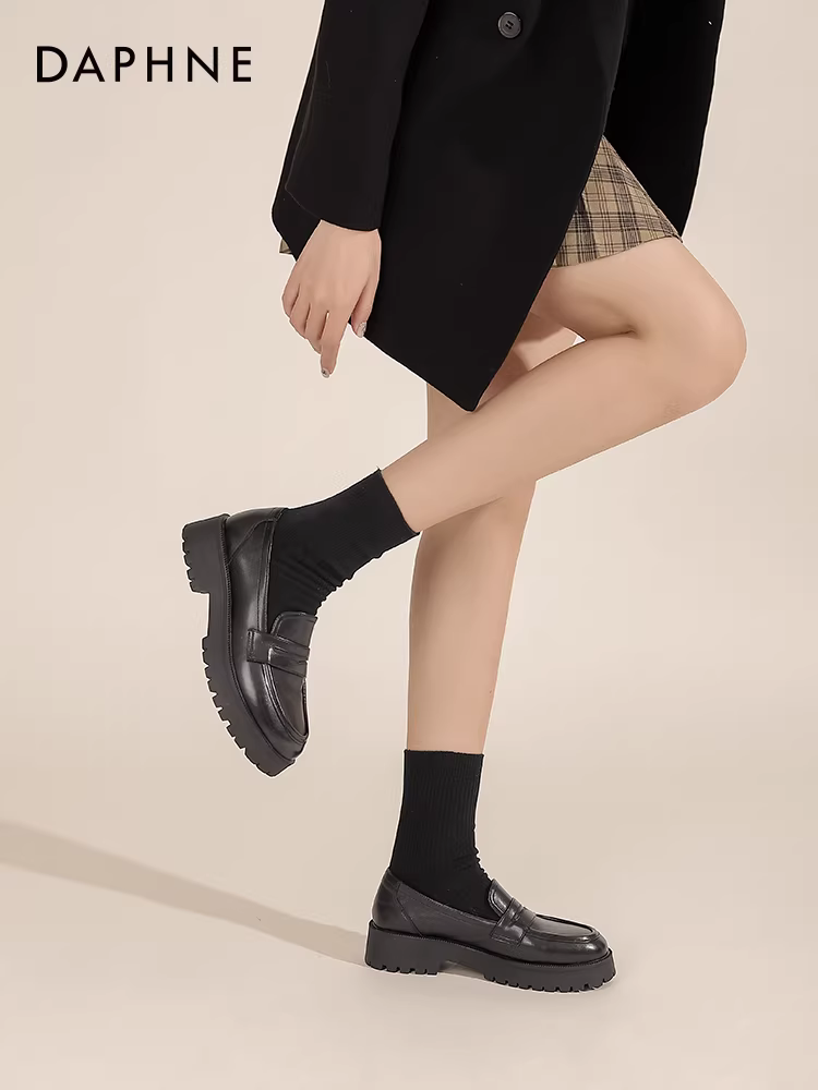Giày Loafer Daphne nữ 2025, giày xuân thu mới, giày nữ đơn giản màu đen phong cách Anh, đế dày đa năng, giày da nhỏ gọn