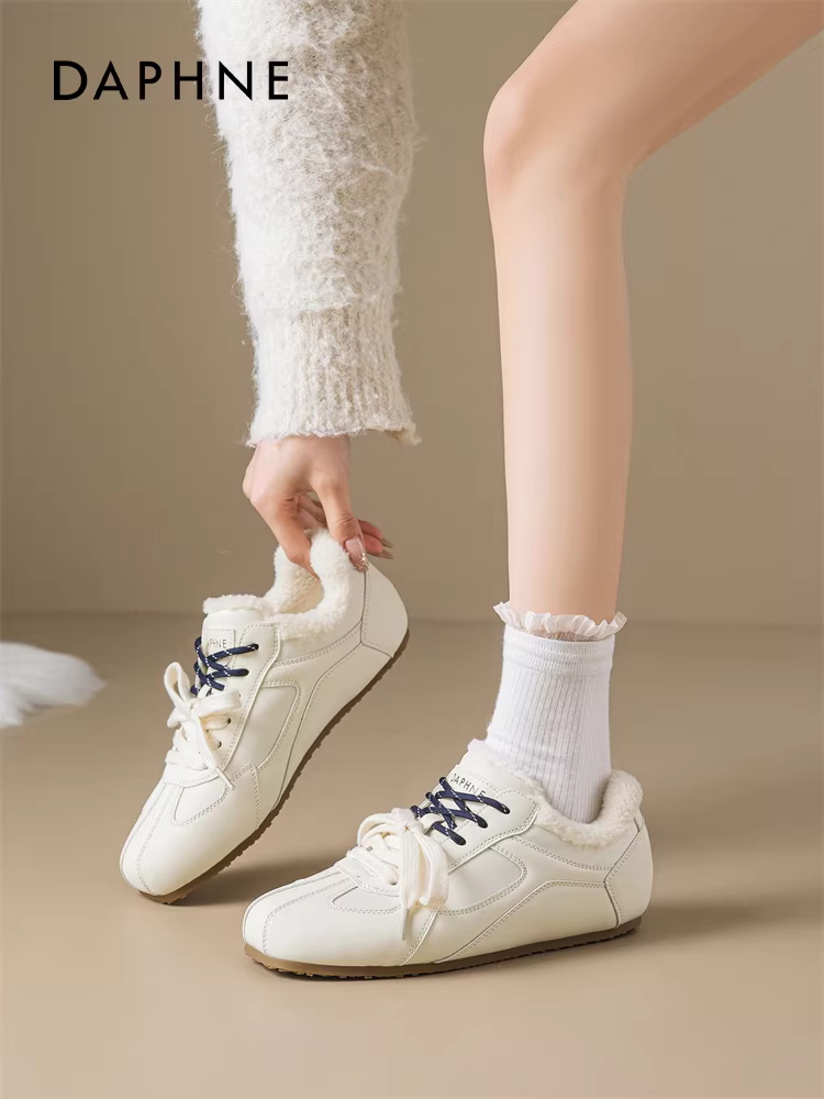 Giày tập Đức lót lông Daphne dành cho nữ, kiểu mới mùa đông 2025, ấm áp, đế dày, đa năng, lông mềm, đế mềm, màu trắng, kiểu ủng tuyết.